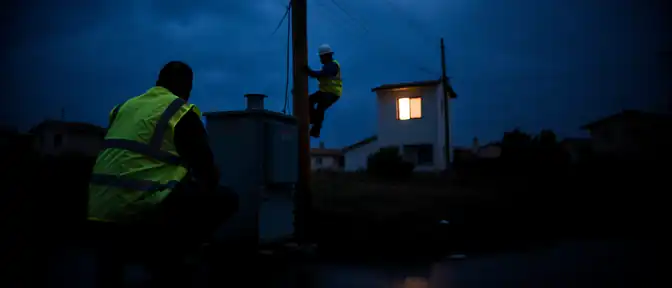 Свет возвращается в дома орловчан: последствия грозового удара постепенно преодолеваются