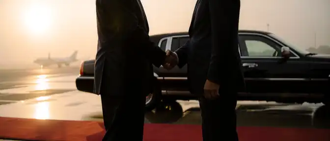 Теплая встреча в Омске: Владимир Путин лично проводил Касым-Жомарта Токаева