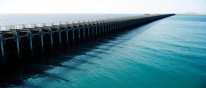 Морской рубеж укреплен: Сеута возводит плавучую преграду для сдерживания миграции