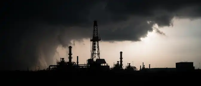 Системный кризис охватил глобальный рынок нефти согласно оценке Александра Дюкова